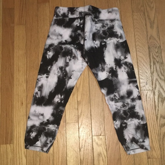 Calvin Kline performance crops - Picture 2 of 8